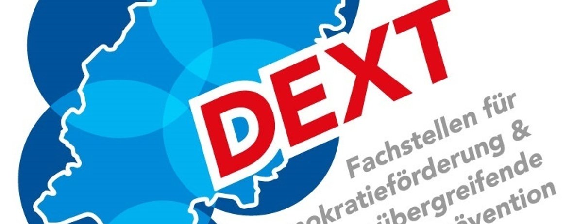 Logo DEXT Fachstelle zur Demokratieförderung und Extremismusprävention